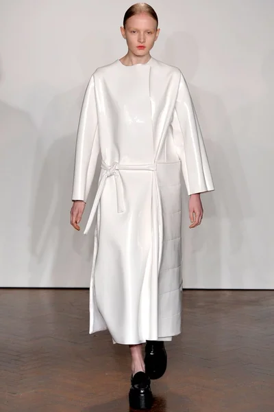 Look 3